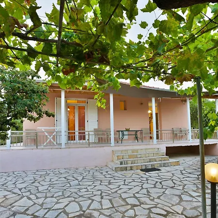 Drossos Garden House Nidrí